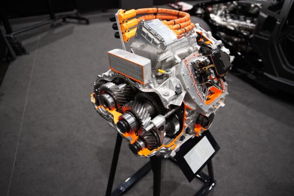 Motor L545 + Motores Eléctricos V12 híbrido 6.5 L Revuelto