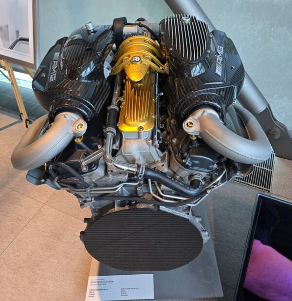 Motor M158 V12 M158 V12 730-838 CV Pagani Huayra, Huayra BC, Huayra Roadster, Huayra Imola Mercedes-Benz S65 AMG, Mercedes-Benz SL65 AMG